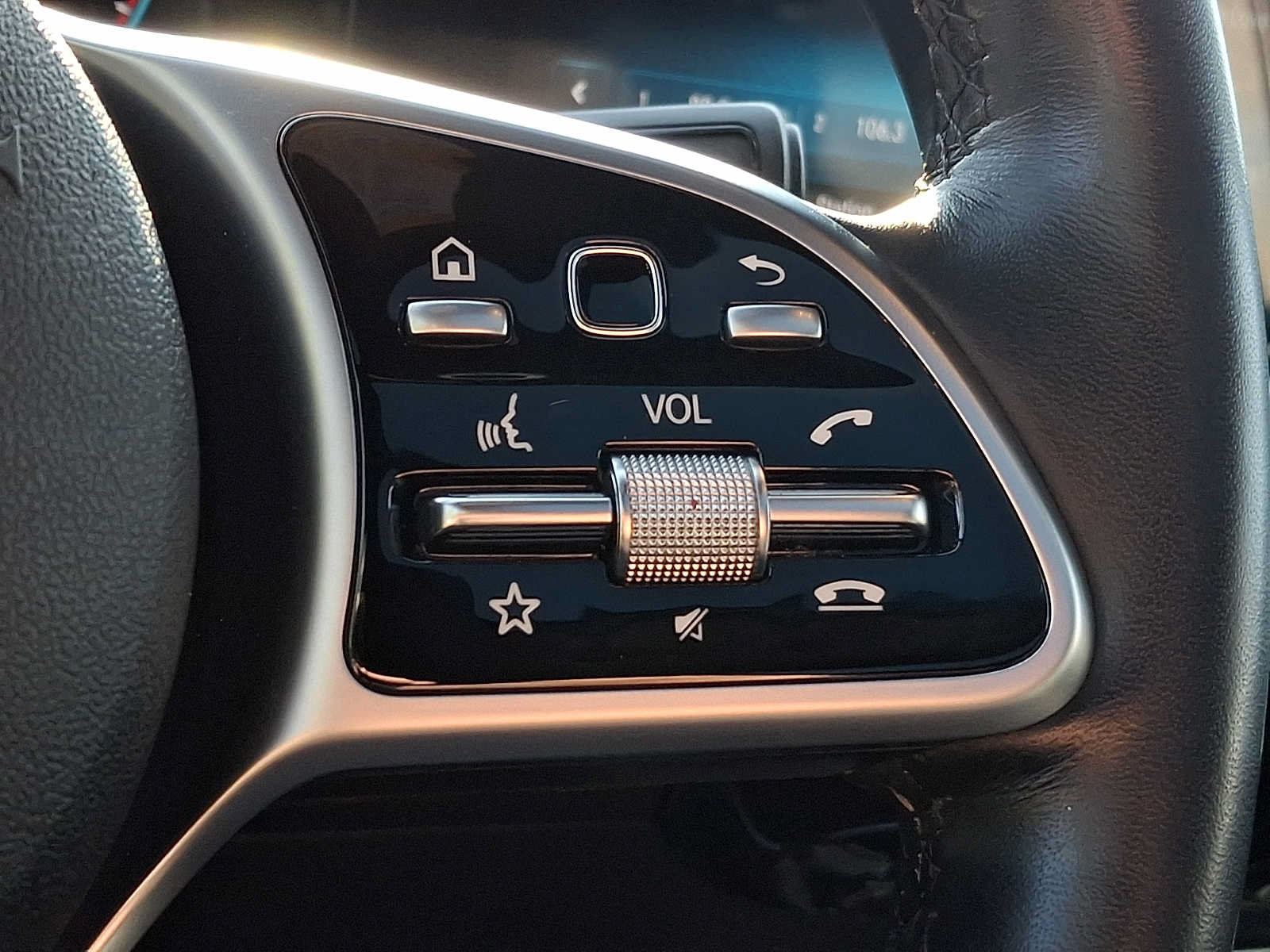Certified 2022 Mercedes-Benz GLB 250 4MATIC image 18