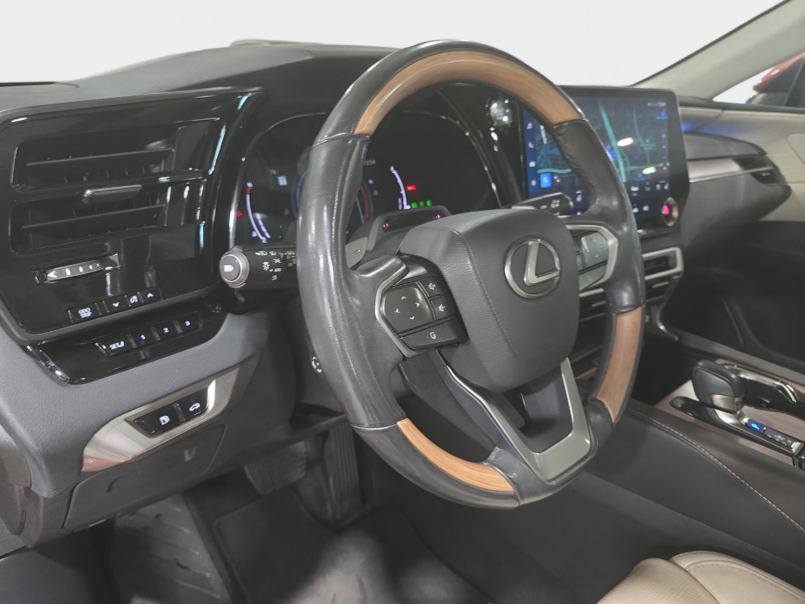 Used 2024 Lexus RX 350 FWD w/ Convenience Package image 24