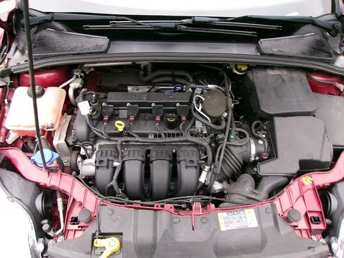 Used 2014 Ford Focus SE w/ SE Sport Package FWD image 8