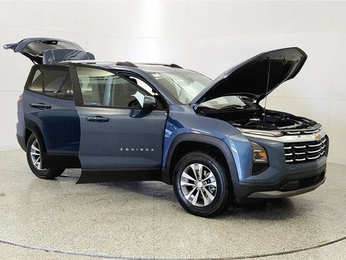 Used 2025 Chevrolet Equinox LT FWD image 9