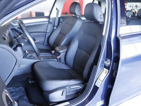 Used 2016 Volkswagen e-Golf SEL Premium image 18