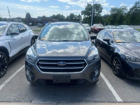 Used 2018 Ford Escape SE w/ SE Sport Appearance Package AWD/4WD image 2