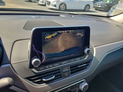 Used 2025 Nissan Altima 2.5 SR image 19