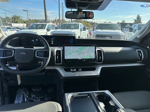 New 2025 Ford Expedition Active image 30