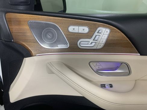 Used 2021 Mercedes-Benz GLS 450 4MATIC image 45