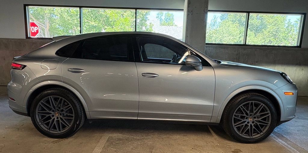 Used 2026 Porsche Cayenne Coupe AWD/4WD image 9