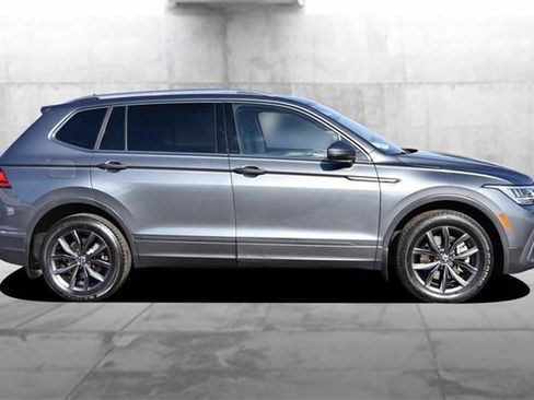 Certified 2022 Volkswagen Tiguan SE w/ Panoramic Sunroof Package image 5