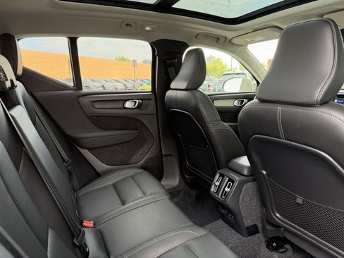 Used 2025 Volvo XC40 B5 Core w/ Climate Package image 38