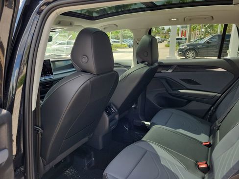 New 2026 Volkswagen Tiguan SE FWD image 5