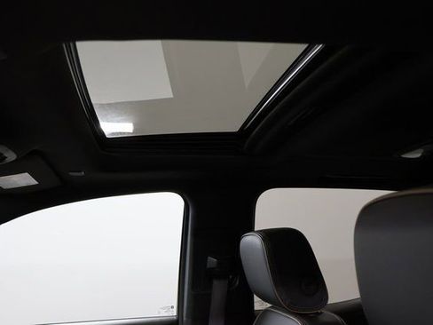 Used 2023 GMC Canyon Denali image 14