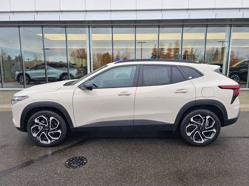 Used 2026 Chevrolet Trax RS w/ Sunroof Package image 2