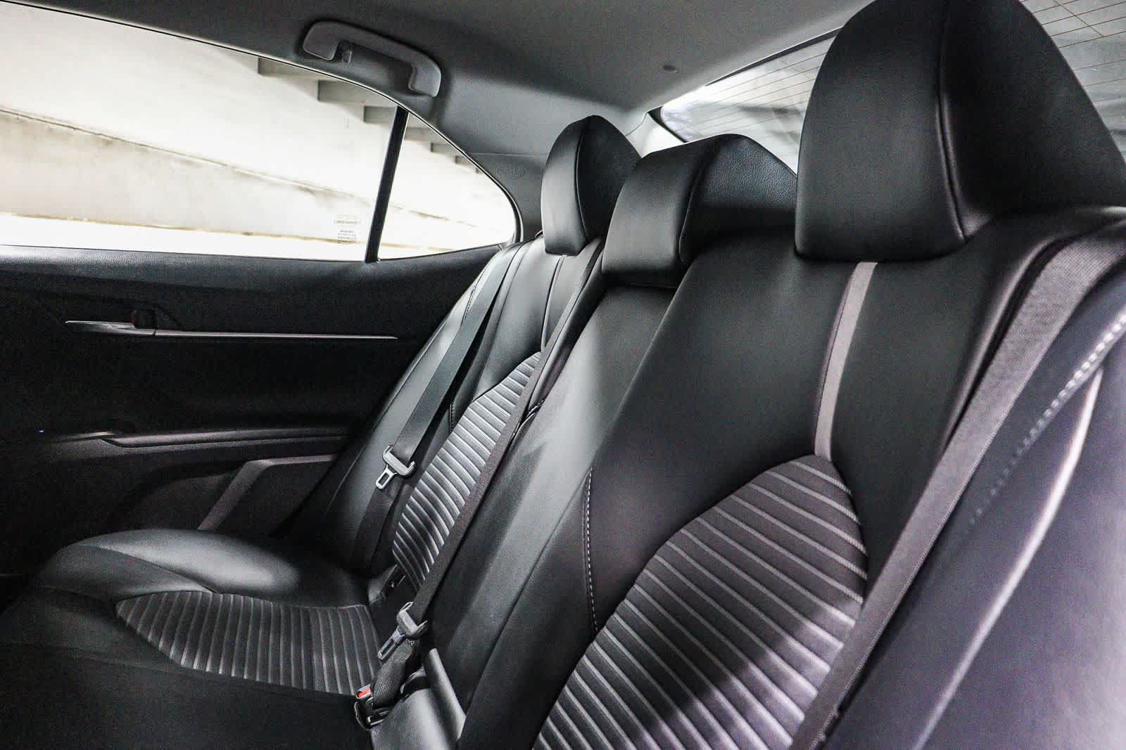 Used 2020 Toyota Camry SE w/ Carpet Mat Package FWD image 18