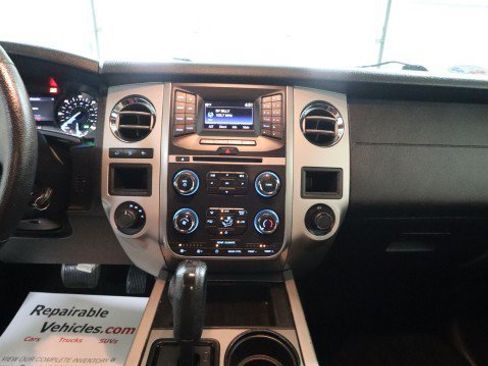 Used 2017 Ford Expedition XLT w/ Equipment Group 201A AWD/4WD image 13