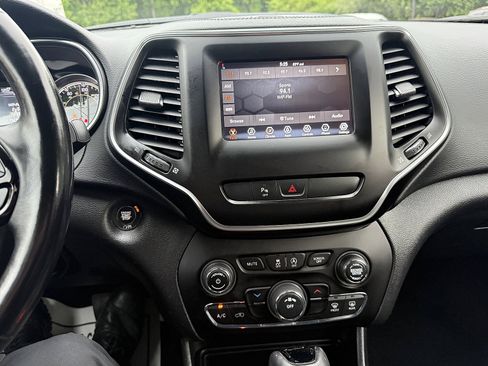 Used 2020 Jeep Cherokee Latitude Plus AWD/4WD image 20