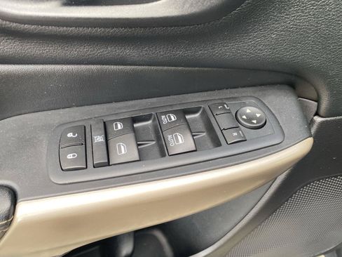 Used 2017 Jeep Cherokee Latitude w/ True North Edition AWD/4WD image 16