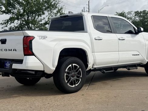 Used 2025 Toyota Tacoma TRD Sport RWD image 7