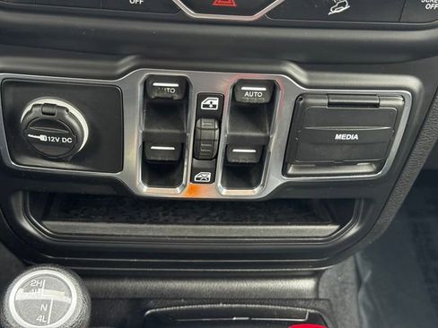 Certified 2018 Jeep Wrangler Unlimited Sport S AWD/4WD image 37