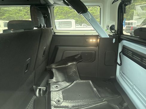 Used 2025 Ford Bronco Heritage Edition AWD/4WD image 16