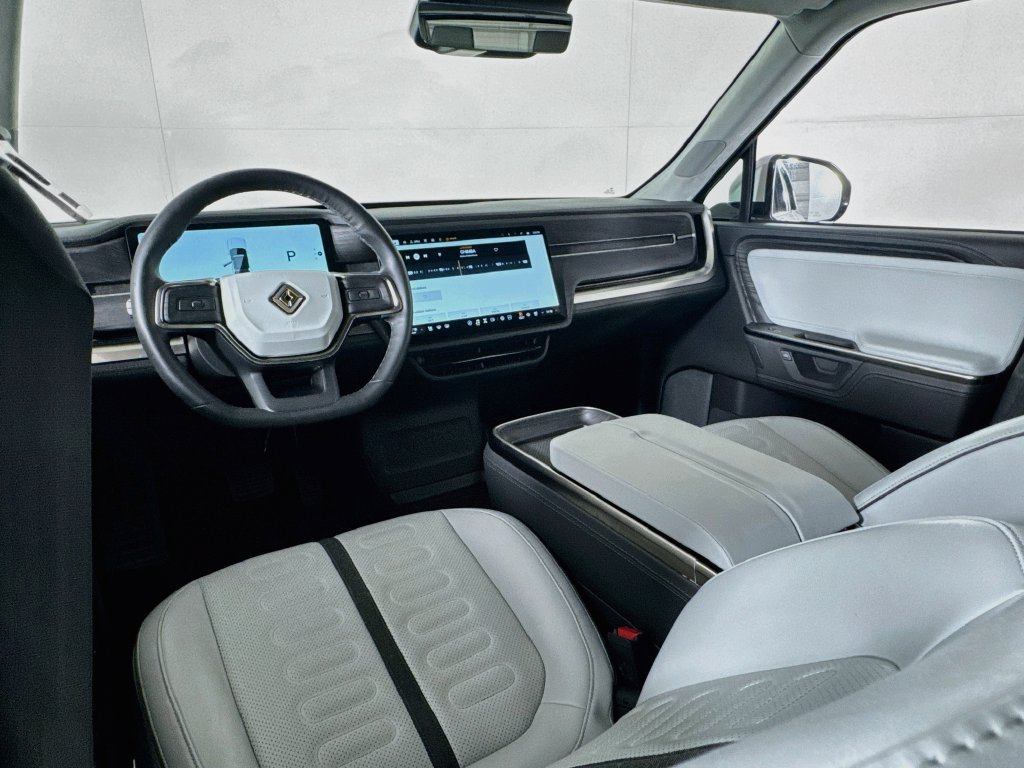 Used 2025 Rivian R1S Adventure Dual AWD/4WD image 32