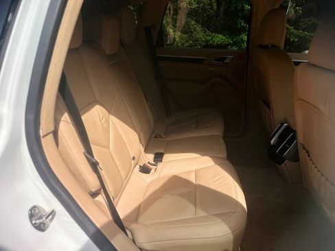 Used 2013 Porsche Cayenne Diesel AWD/4WD image 24
