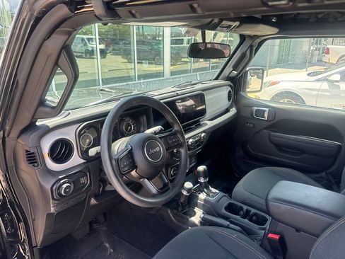 Used 2025 Jeep Wrangler Sport AWD/4WD image 5