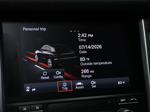 Used 2018 Porsche Macan AWD/4WD image 52