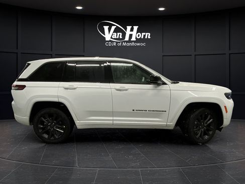 New 2026 Jeep Grand Cherokee Limited AWD/4WD image 2