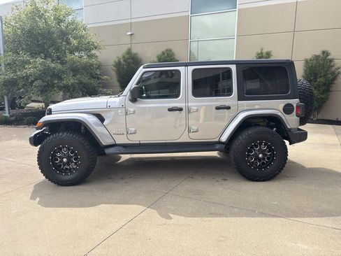Used 2020 Jeep Wrangler Unlimited Sahara AWD/4WD image 17
