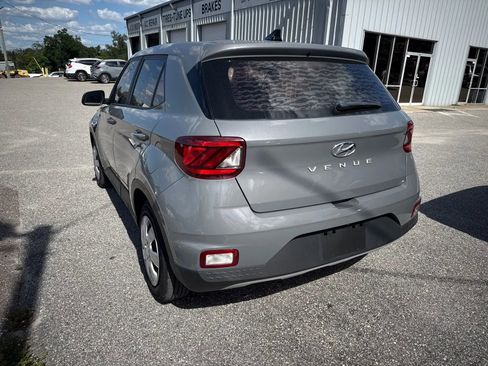Used 2020 Hyundai Venue SE FWD image 10