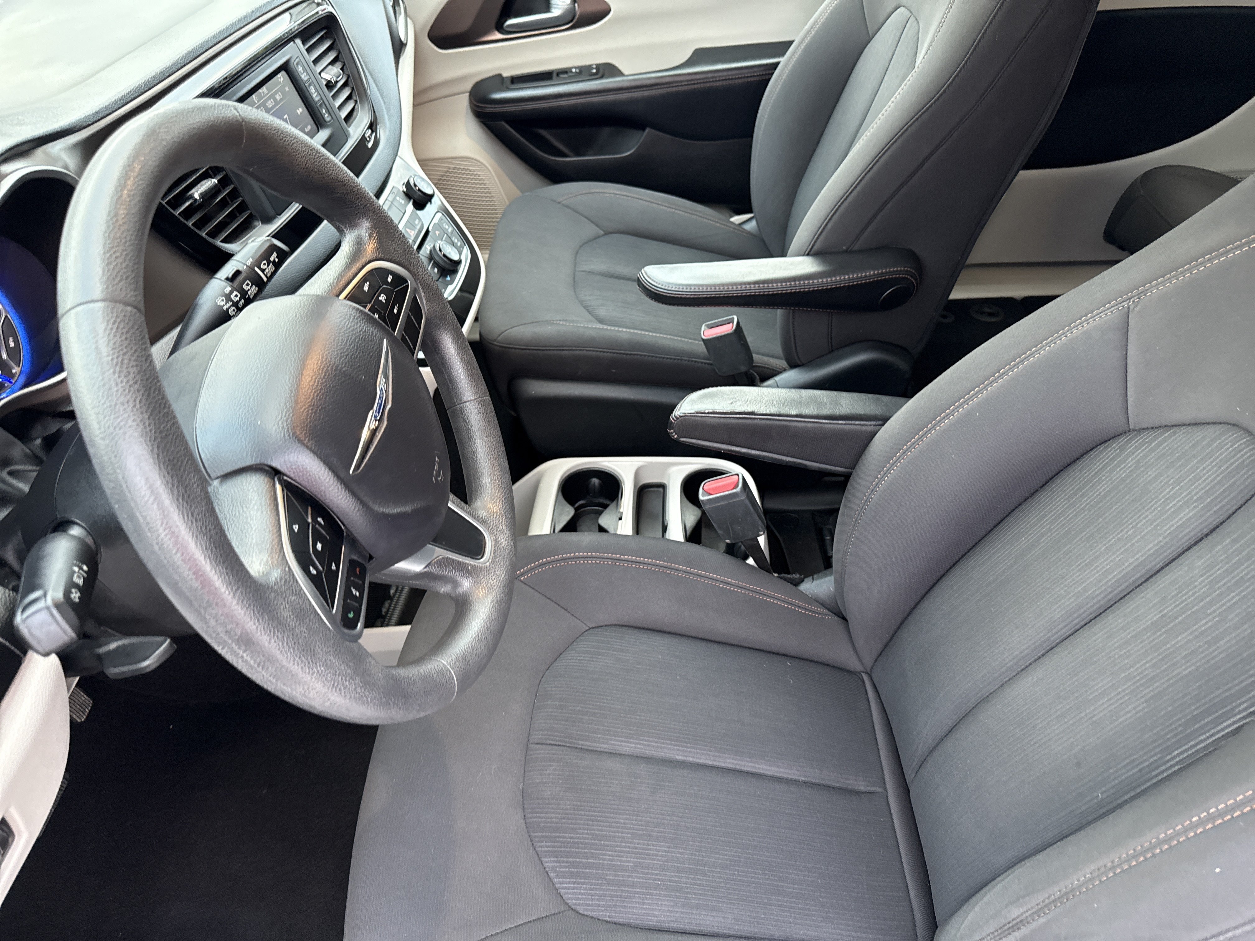Used 2017 Chrysler Pacifica LX FWD image 22