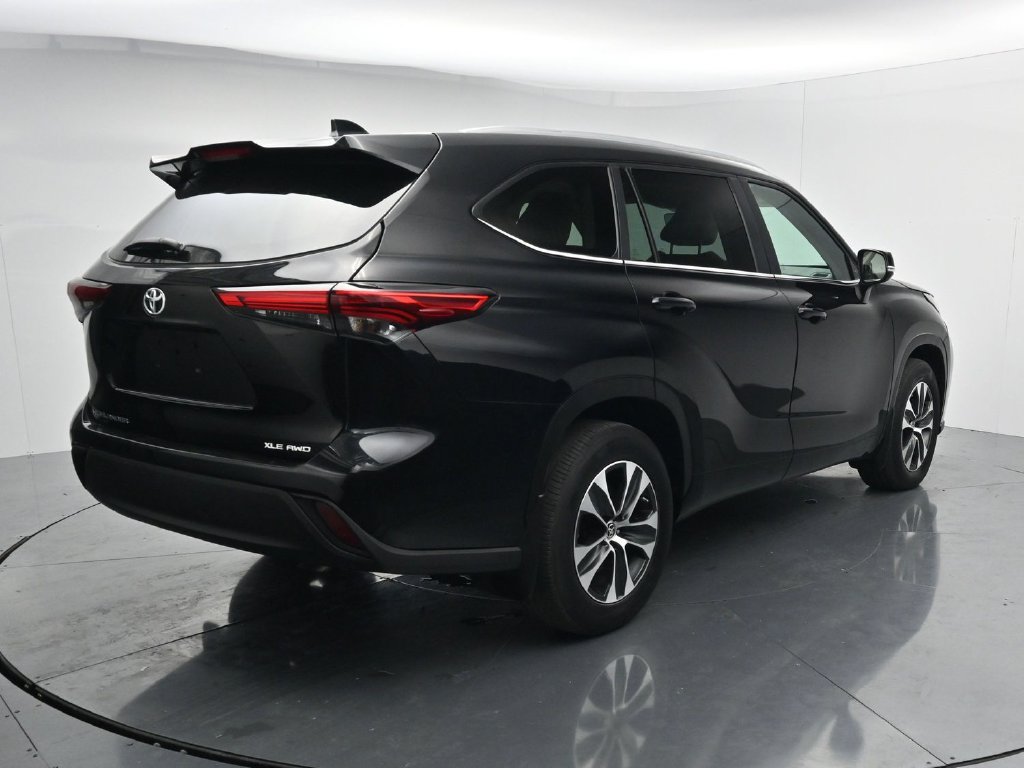 Used 2023 Toyota Highlander XLE AWD/4WD image 7