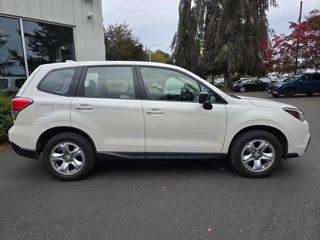 Used 2017 Subaru Forester 2.5i AWD/4WD image 3