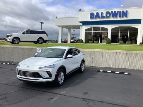 Used 2024 Buick Envista Preferred w/ Convenience I Package image 3