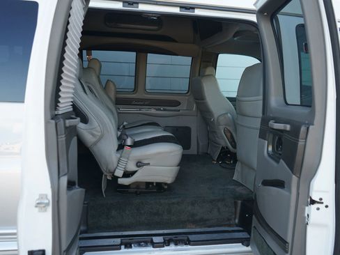 Used 2016 Chevrolet Express 2500 Extended image 33