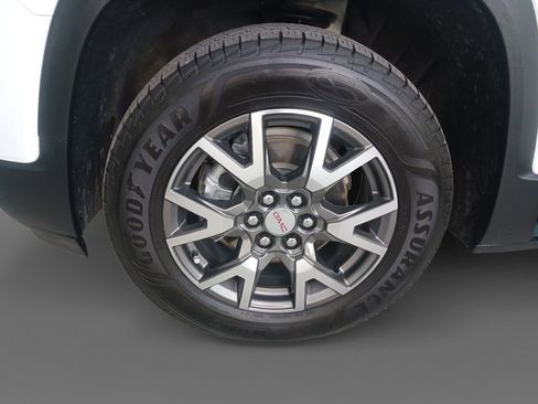 Used 2023 GMC Acadia SLE image 15