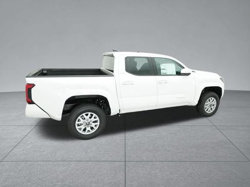 Used 2024 Toyota Tacoma SR5 AWD/4WD image 12