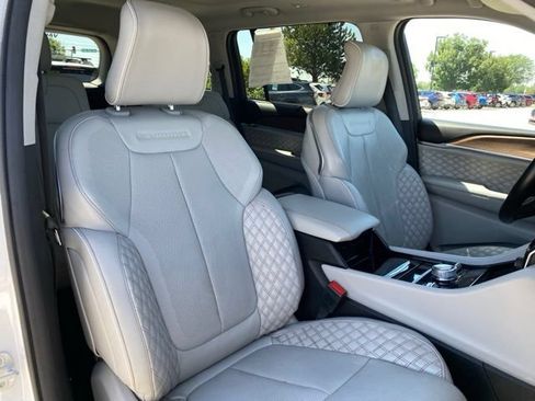 Used 2021 Jeep Grand Cherokee L Summit w/ Luxury Tech Group V AWD/4WD image 9