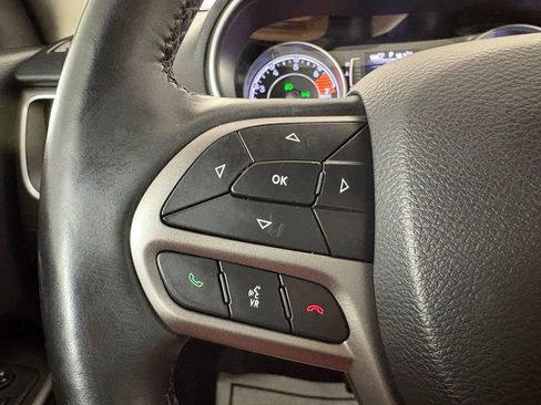 Used 2019 Jeep Cherokee Latitude Plus w/ Comfort/Convenience Group AWD/4WD image 21