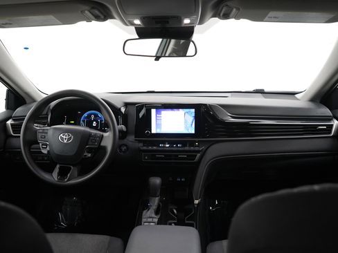 Used 2025 Toyota Camry LE image 12
