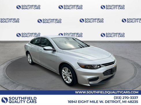 Used 2018 Chevrolet Malibu LT FWD image 1