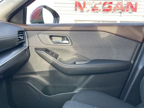 Used 2023 Nissan Rogue SV image 40