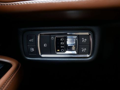 Used 2021 Lincoln Aviator Grand Touring w/ Equipment Group 301A AWD/4WD image 17