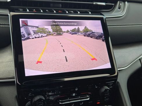 New 2025 Jeep Grand Cherokee Limited image 32