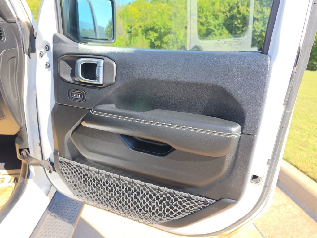 Used 2018 Jeep Wrangler Unlimited Sahara AWD/4WD image 18