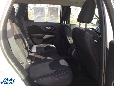 Used 2017 Jeep Cherokee Sport w/ Safety Group image 15