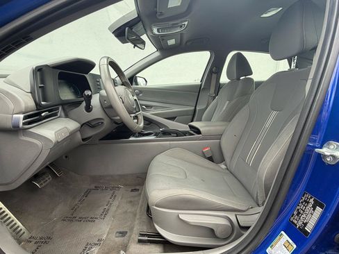 Used 2025 Hyundai Elantra Sport FWD image 11