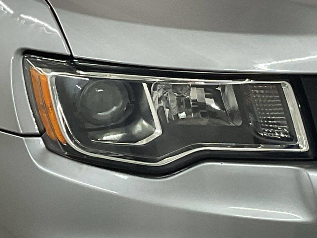 Used 2018 Jeep Grand Cherokee Limited AWD/4WD image 31