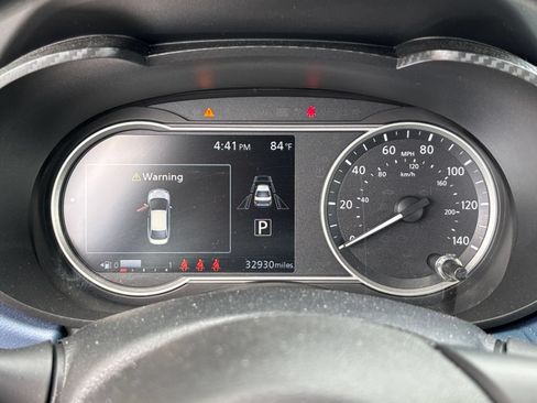 Used 2025 Nissan Versa SV FWD image 38