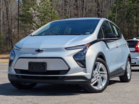 Used 2023 Chevrolet Bolt LT image 4
