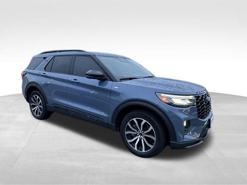 Used 2025 Ford Explorer ST-Line image 7
